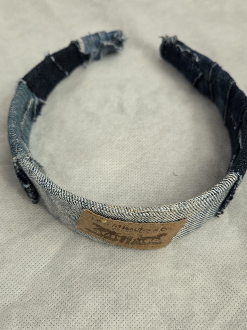 Levi's Two-Tone Denim Patch Headband with Leather Label - Picture 3 of 3